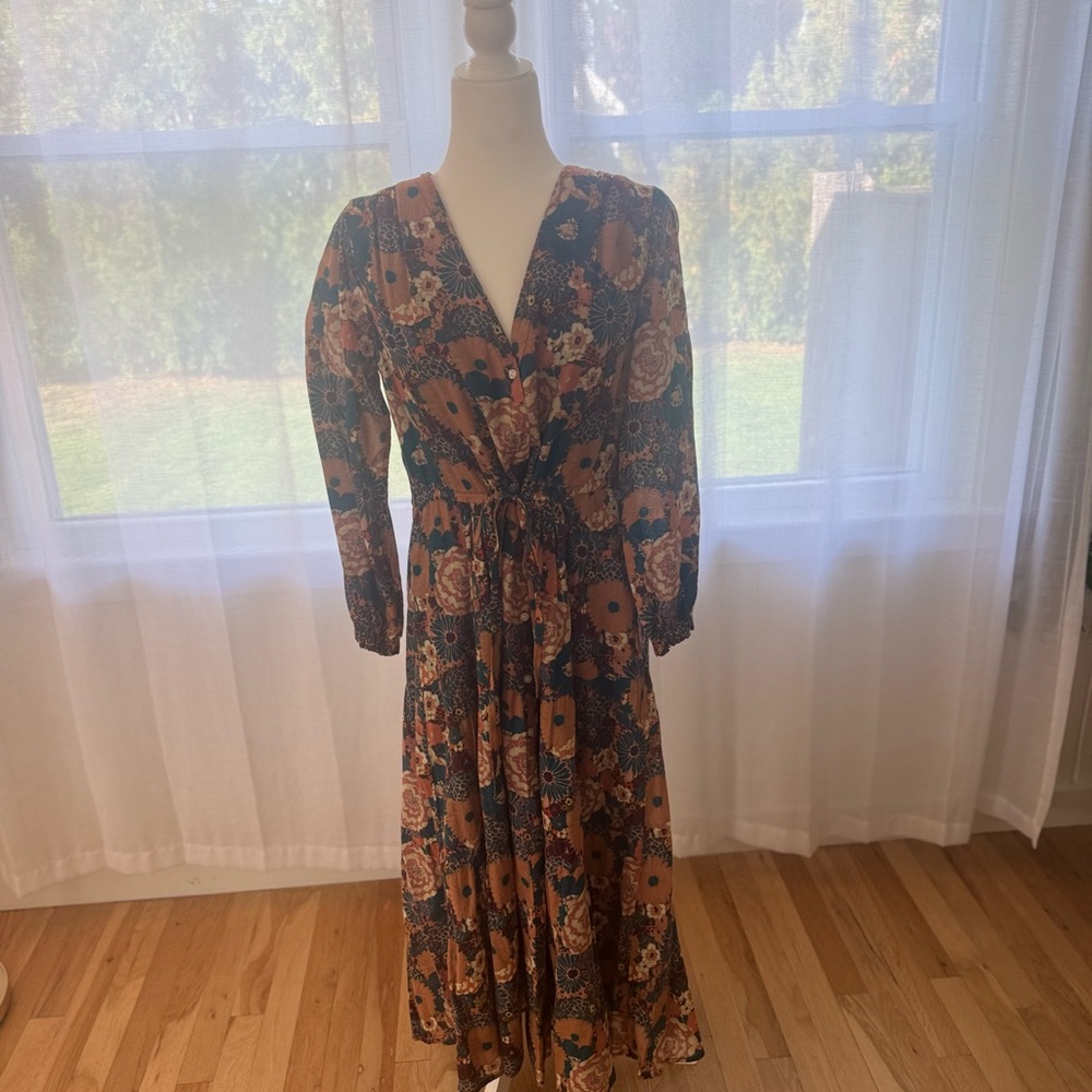 Trovata Floral Long Sleeve Dress in Blue and Orange. Birds of Paradise style. 🧡💙